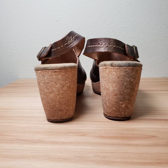 Clarks Women's 7 Brown Metallic Leather Wedge Sandals Buckle Ankle Strap Boho - Picture 3 of 8